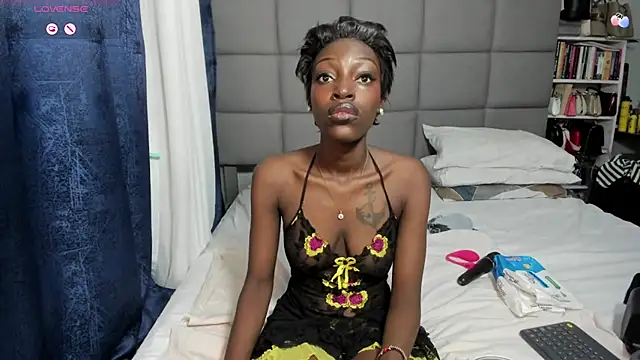 Snapshot of suhaila_suus chatting on November 25, 12:11 am suhaila suus online show from November 25, 12:11 am