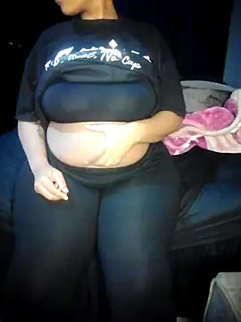 CURVEYDOLLXX online show from July 6, 7:59 am