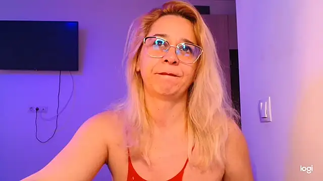 freyyamore1 online show from April 5, 5:36 am