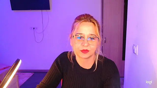 freyyamore1 online show from April 1, 4:37 pm