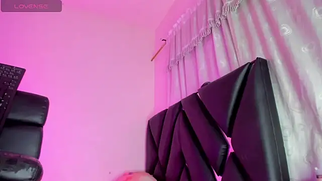 Snapshot of stephany_doll_ chatting on December 20, 4:04 am stephany doll online show from December 20, 4:04 am