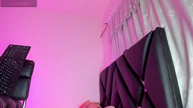 Snapshot of stephany_doll_ chatting on November 27, 1:39 am stephany doll online show from November 27, 1:39 am