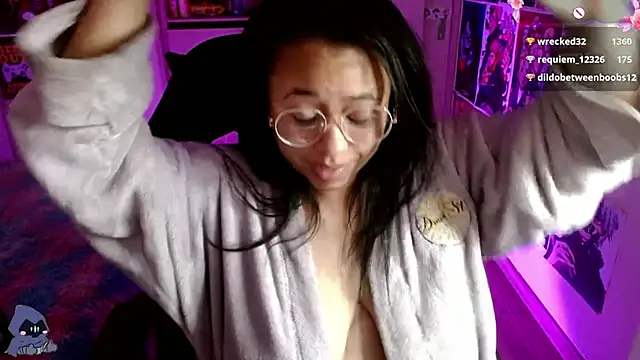 Emmachan19 online show from March 12, 10:05 am