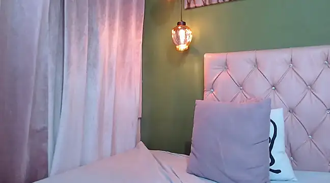 Snapshot of AngelitaWild_ chatting on February 14, 12:09 am AngelitaWild online show from February 14, 12:09 am