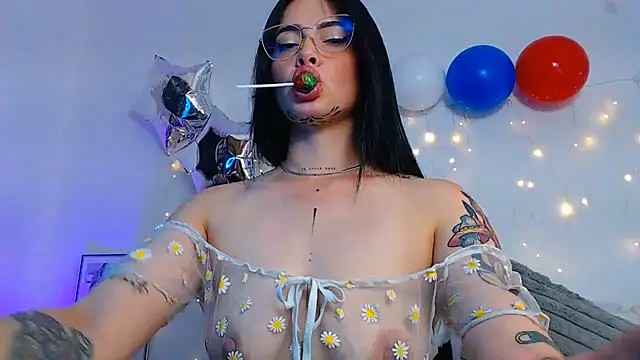 Snapshot of Isa_Maiden1 chatting on July 7, 4:32 pm Isa Maiden1 online show from July 7, 4:32 pm