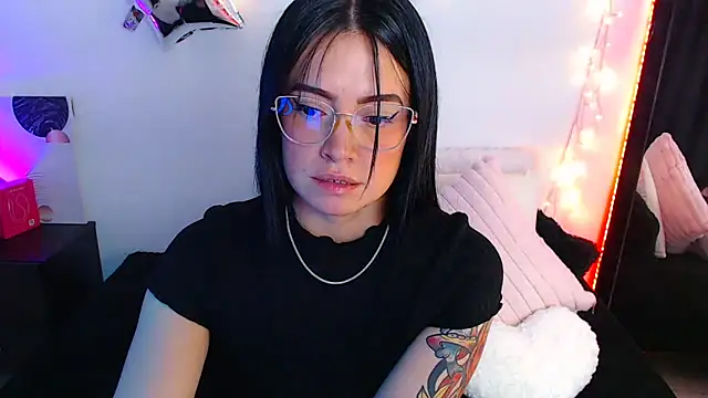 Isa Maiden1 online show from April 16, 5:25 pm