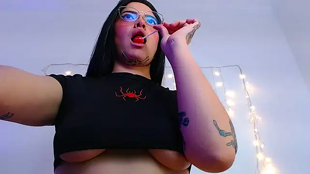 Snapshot of Isa_Maiden1 chatting on December 17, 5:07 pm Isa Maiden1 online show from December 17, 5:07 pm