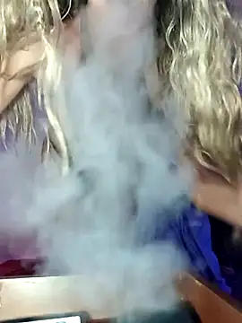 Snapshot of cammyquart chatting on October 20, 2:13 am cammyquart online show from October 20, 2:13 am