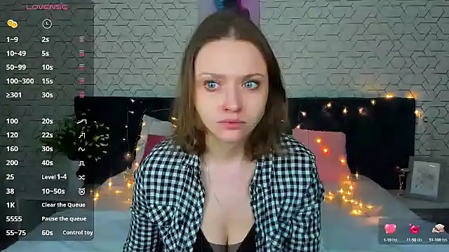 Snapshot of Linda_Bryant chatting on February 7, 12:53 am Linda Bryant online show from February 7, 12:53 am