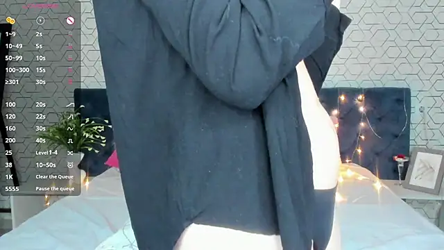 Snapshot of Linda_Bryant chatting on February 18, 2:38 pm Linda Bryant online show from February 18, 2:38 pm