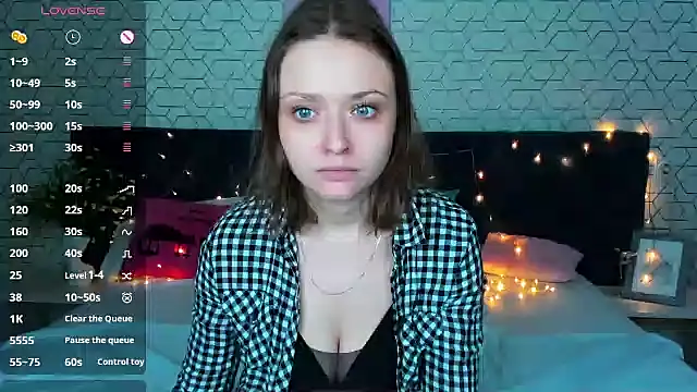 Snapshot of Linda_Bryant chatting on February 2, 3:32 am Linda Bryant online show from February 2, 3:32 am