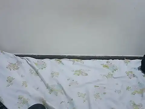 prettybeee online show from February 26, 11:38 pm