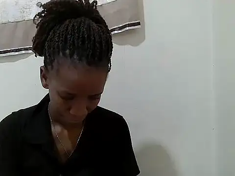 Snapshot of prettybeee chatting on November 5, 11:02 am prettybeee online show from November 5, 11:02 am