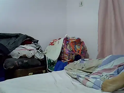 prettybeee online show from April 12, 7:50 pm