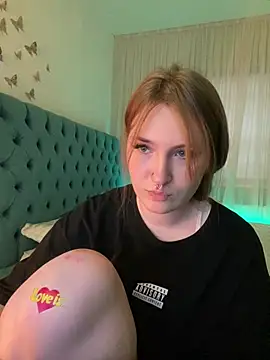 Snapshot of _Chlo__e chatting on March 1, 5:42 am Chlo e online show from March 1, 5:42 am