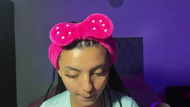 Snapshot of CaroolSex chatting on January 22, 1:42 am CaroolSex online show from January 22, 1:42 am