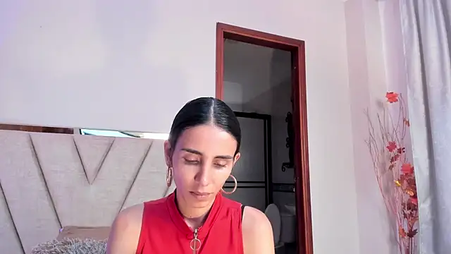 Nina Cavaali online show from November 10, 6:02 pm