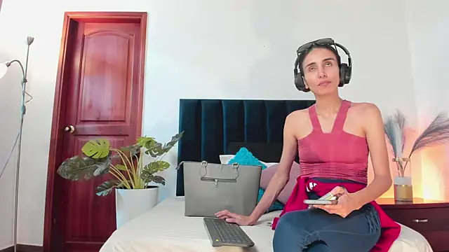 Nina Cavaali online show from October 15, 6:16 pm