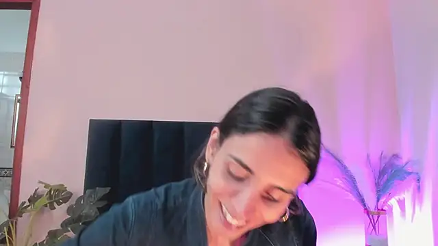 Nina Cavaali online show from December 5, 6:17 pm