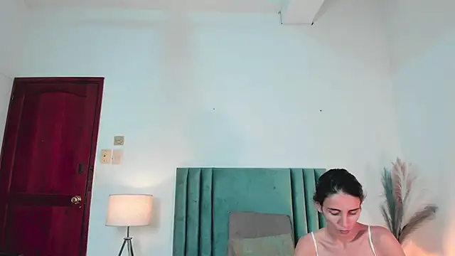 Nina Cavaali online show from February 21, 6:15 pm