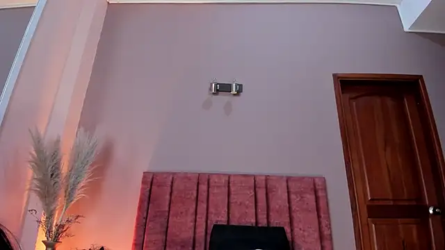 Nina Cavaali online show from October 26, 2:50 pm