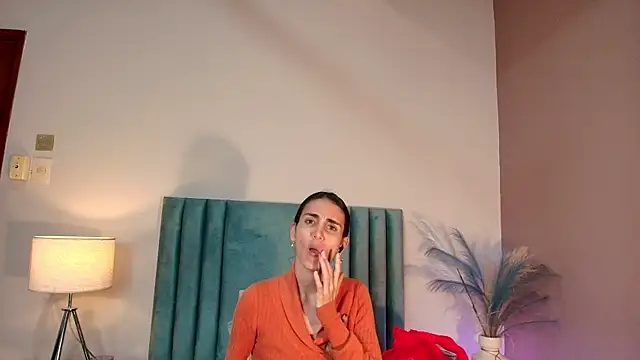 Nina Cavaali online show from November 6, 6:01 pm