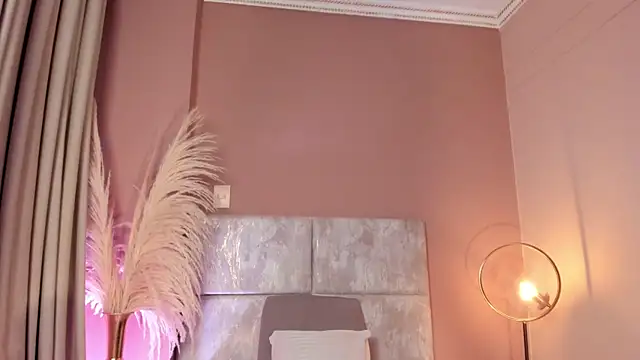 Nina Cavaali online show from November 4, 6:11 pm