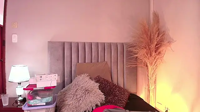 Nina Cavaali online show from September 19, 6:23 pm