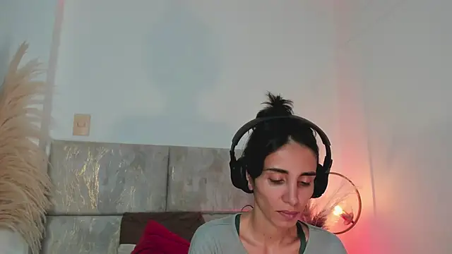 Nina Cavaali online show from October 2, 6:22 pm