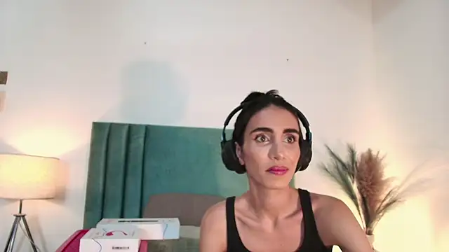 Nina Cavaali online show from September 23, 6:26 pm