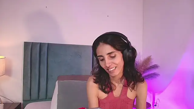 Nina Cavaali online show from October 1, 6:23 pm