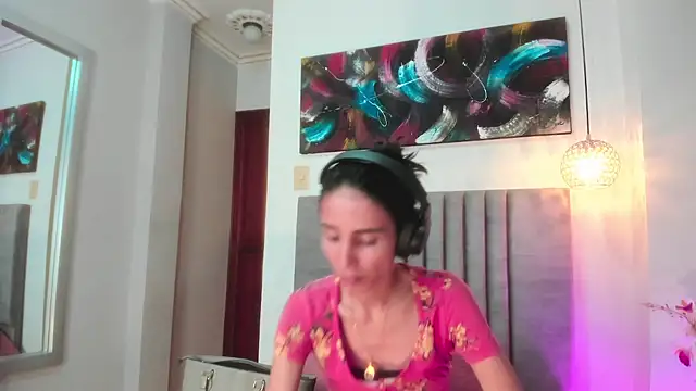Nina Cavaali online show from October 5, 2:30 pm