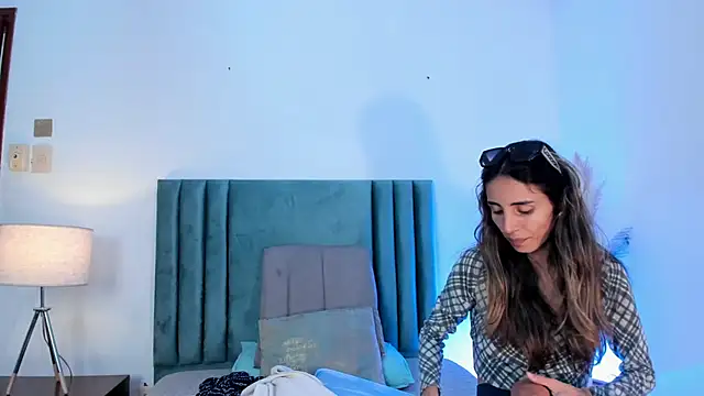 Nina Cavaali online show from February 10, 6:03 pm