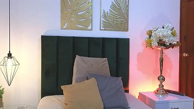 Nina Cavaali online show from September 29, 2:34 pm