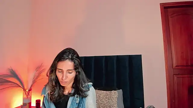 Nina Cavaali online show from October 24, 6:29 pm