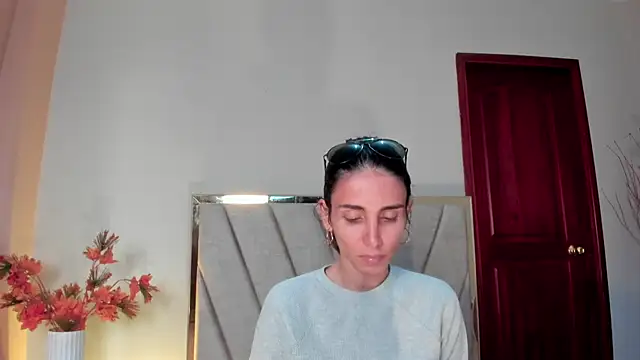 Nina Cavaali online show from December 4, 6:07 pm