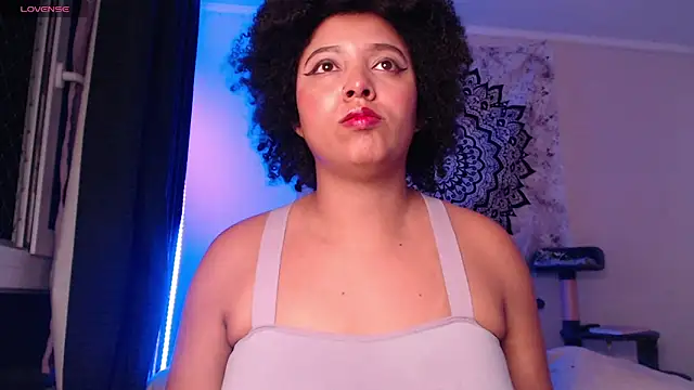 Snapshot of michell_bling1 chatting on February 22, 5:12 am michell bling1 online show from February 22, 5:12 am