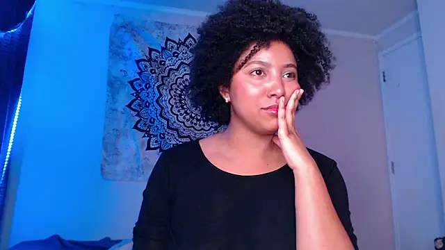 Snapshot of michell_bling1 chatting on January 20, 7:25 am michell bling1 online show from January 20, 7:25 am