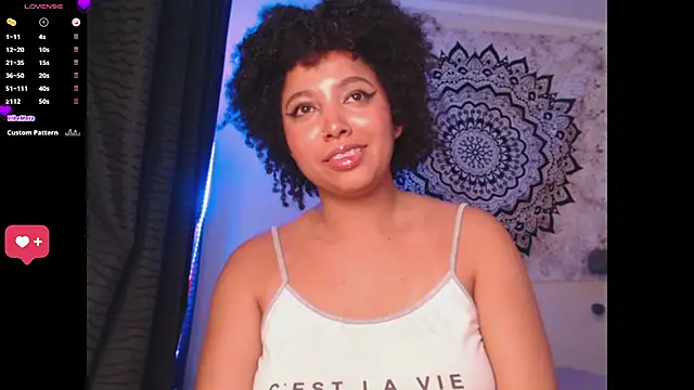 Snapshot of michell_bling1 chatting on February 27, 8:35 am michell bling1 online show from February 27, 8:35 am