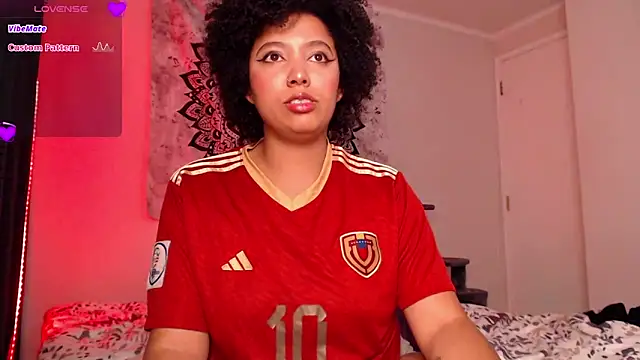 Snapshot of michell_bling1 chatting on January 26, 5:23 am michell bling1 online show from January 26, 5:23 am