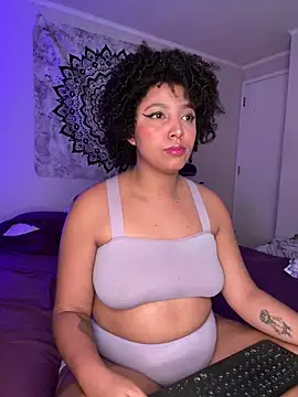 Snapshot of michell_bling1 chatting on March 16, 7:15 am michell bling1 online show from March 16, 7:15 am