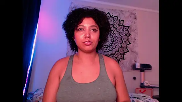 Snapshot of michell_bling1 chatting on February 23, 8:49 am michell bling1 online show from February 23, 8:49 am