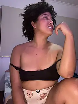 Snapshot of michell_bling1 chatting on March 21, 3:01 am michell bling1 online show from March 21, 3:01 am