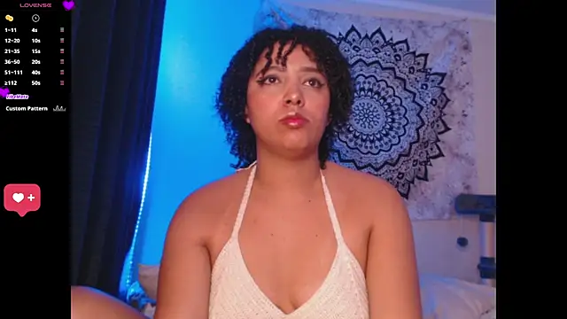 Snapshot of michell_bling1 chatting on March 1, 3:10 am michell bling1 online show from March 1, 3:10 am