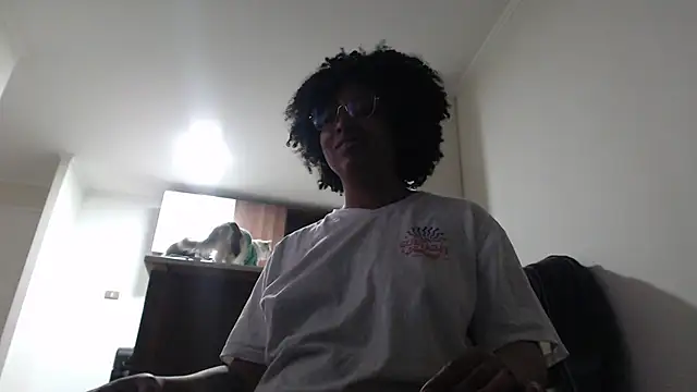 Snapshot of michell_bling1 chatting on December 14, 5:57 am michell bling1 online show from December 14, 5:57 am