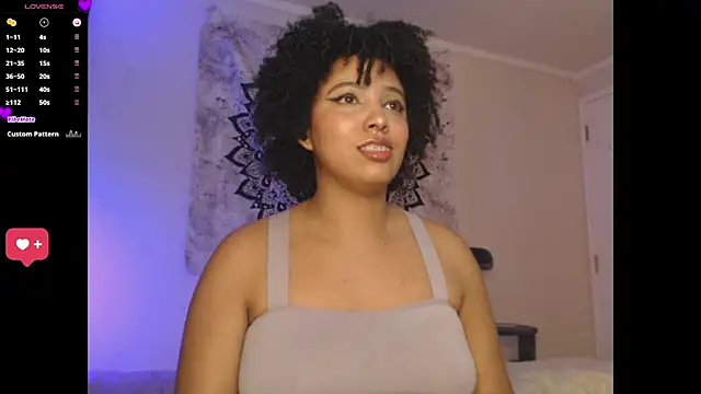 Snapshot of michell_bling1 chatting on March 7, 6:13 am michell bling1 online show from March 7, 6:13 am