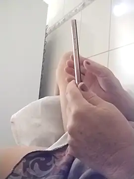 Snapshot of mariy522 chatting on October 19, 1:14 pm mariy522 online show from October 19, 1:14 pm