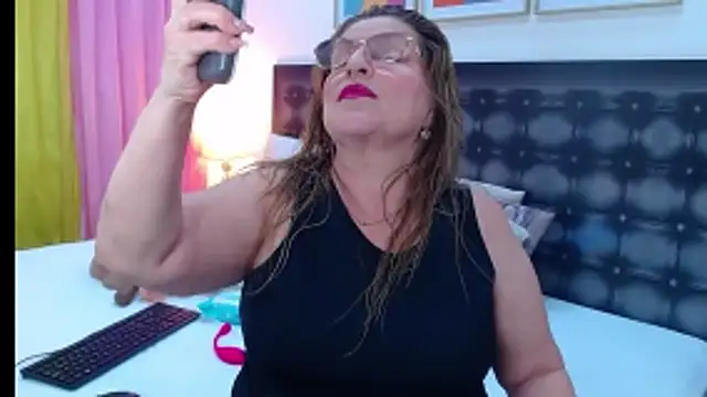 sandra 20 online show from April 8, 11:12 am