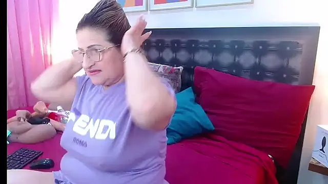 Snapshot of sandra_20 chatting on July 4, 10:10 am sandra 20 online show from July 4, 10:10 am