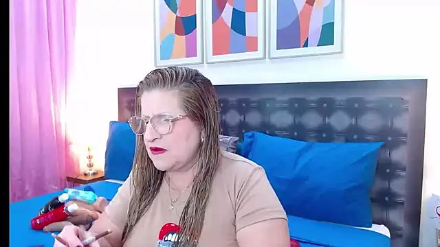 sandra 20 online show from May 24, 10:15 am